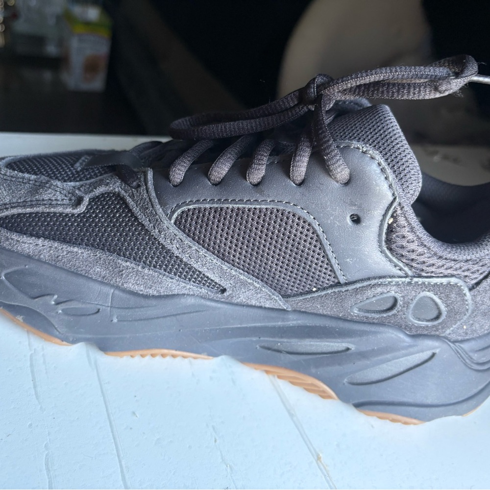 Yeezy boost 700
